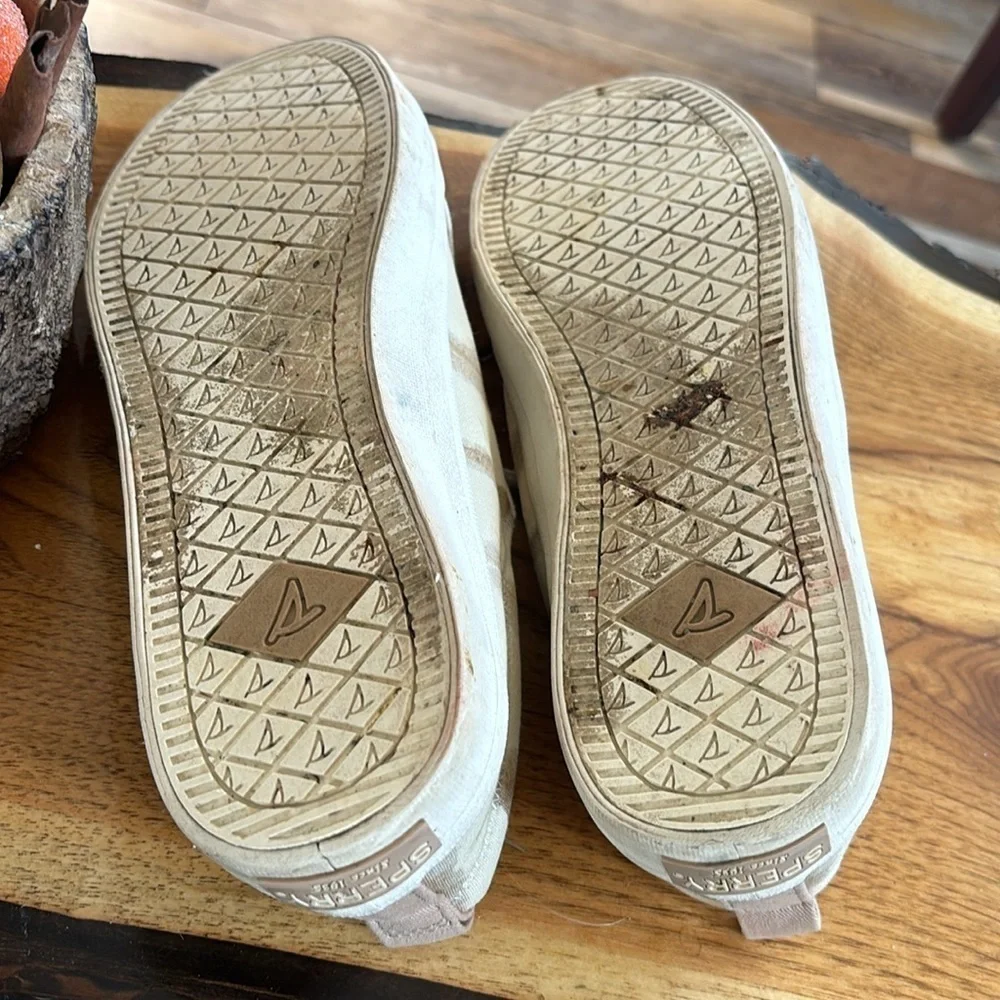 Sperry colors neutral or